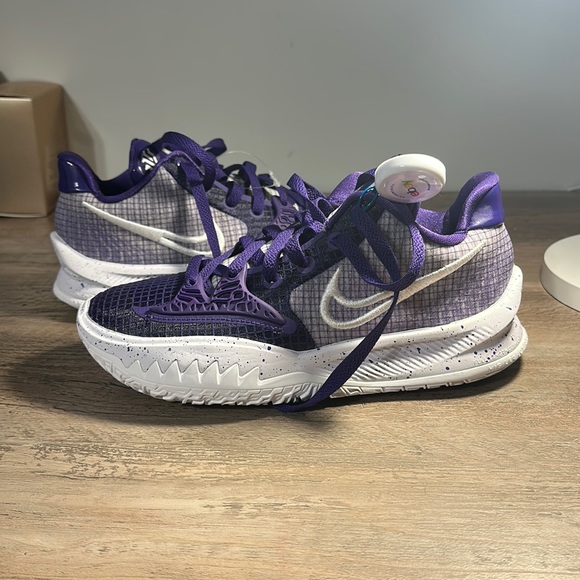Nike Other - Nike Kyrie Low 4